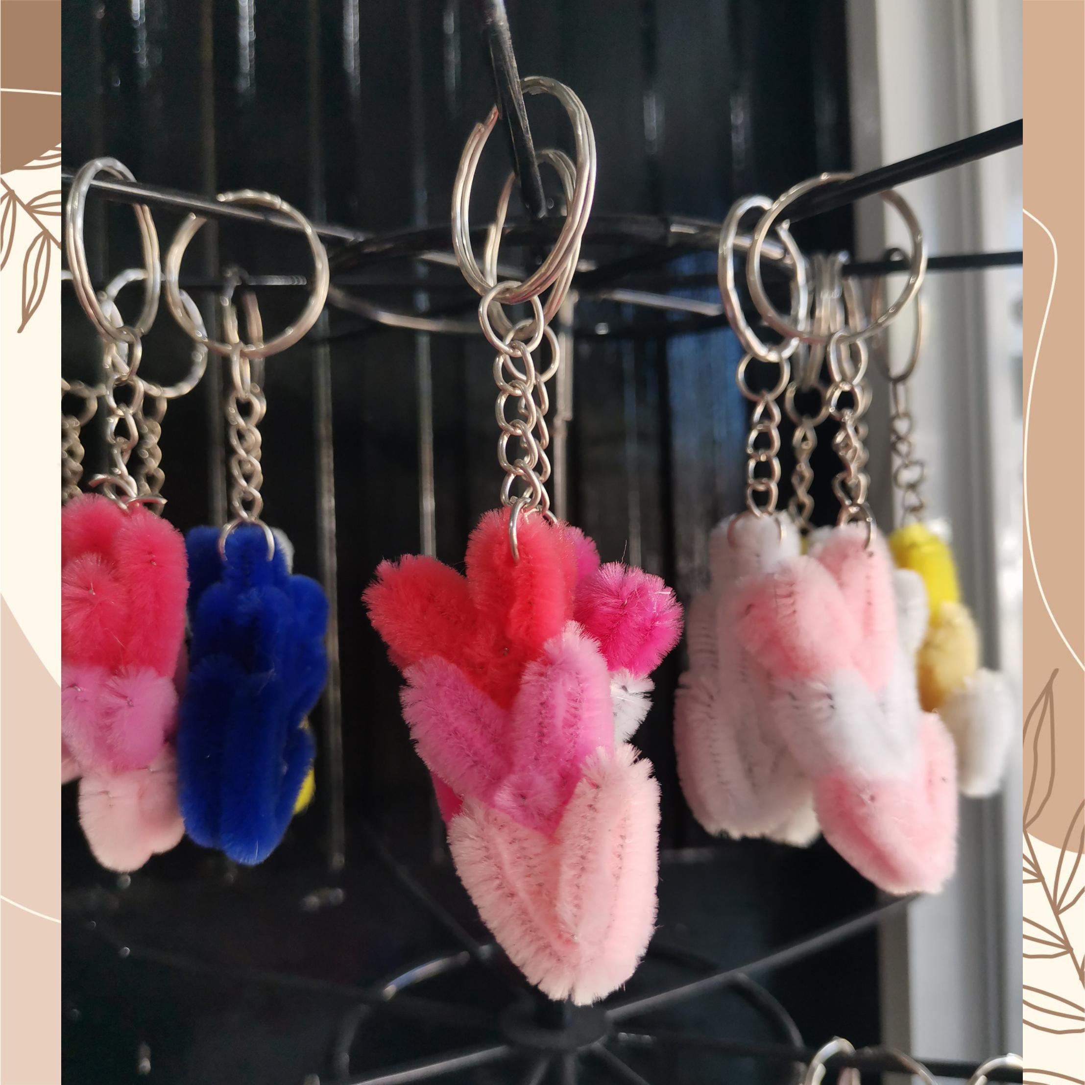 FUZZY WIRE KEYCHAIN